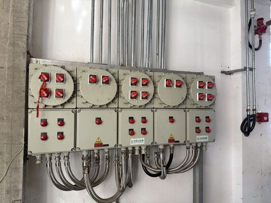 IIB T4 ATEX Distributie Vlambestendige besturingspanelen Vlambestendige explosiebesturingspanel Aluminiumlegeringsbehuizing voor olie en gas