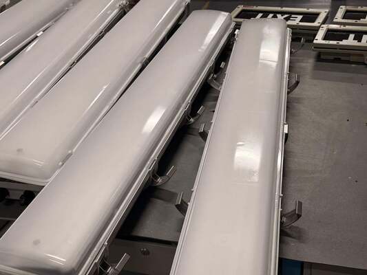 Vlamdichte Lineaire Armatuur IP66 WF2 Weerbestendigheidsstandaard, Ex Tb IIIC T80°C Db Gemarkeerde Verlichting voor Chemische Complexen