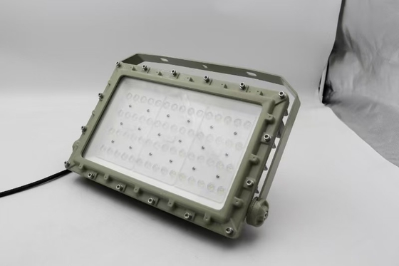 AC100-277V spanning 50w en IP66 beschermingsniveau explosiebestendige LED-overstromingslicht voor petroleumgas en industriële gebieden