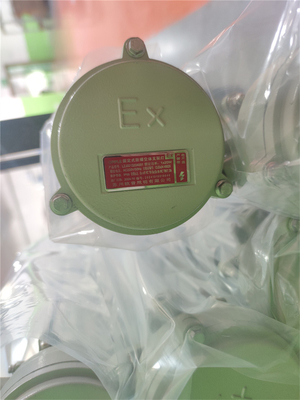 Explosiebestendige LED-verlichting Petrochemische fabriek gebruikt ATEX EAC 50000hr Levensduur 54W kelder flens hanger