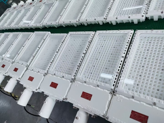 IP66 Explosieveilige LED-schijnwerper voor buiten, gecertificeerd door ATEX, IECEx, CNEX, ideaal voor offshore platforms, raffinaderijen, gevaarlijke installaties
