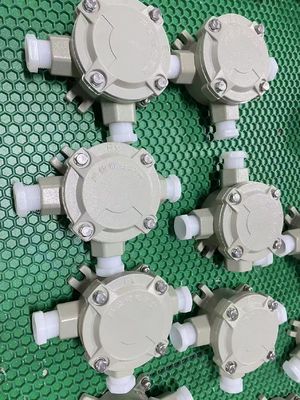 Maatwerk Behuizing IP66 Waterdicht ATEX Lasdoos Behuizing Vlamvertragend Stroom 220V/380V Gegoten Aluminium Lasdoos