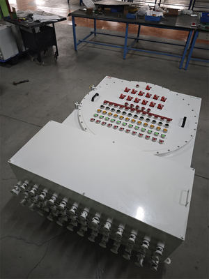 ATEX 380V Vlamwerende besturingspanelen Industrieel stroomverspreidingspaneel Aluminium Materiaal anti corrosie IP66 voor gevaarlijke zone1 2 21 22 Nomenclatuurstroom ≤ 250A