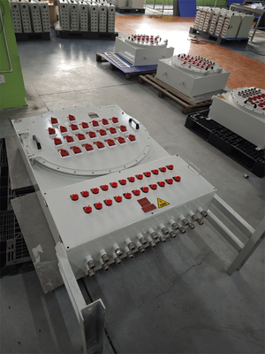Aanpasbare explosiebestendige distributiebox met nominale spanning Vlambestendige bedieningskast ATEX voor gevaarlijke zone 1&amp;2 21&amp;22