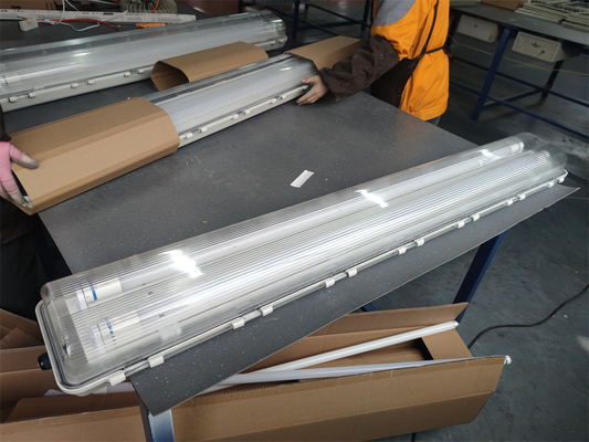 2*54W ontploffingsvrij fluorescerend licht ATEX IECEx gecertificeerd waterdicht WF2 100lm/w Lichtefficiëntie plafondmontage voor zone 21 22 1 2
