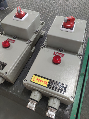 ATEX Explosiebestendige Isolatorbox IP66 Corrosiebestendige Aluminium voor de luchtvaart en ruimtevaart Voor wandmontage Ex D E Voor MARINE GAS Petrochemische omgeving