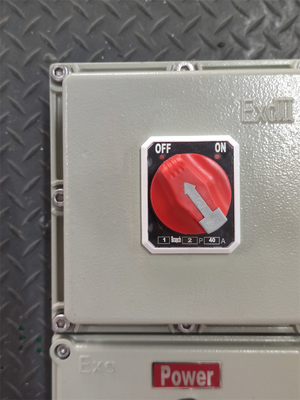 ATEX Explosiebestendige Isolatorbox IP66 Corrosiebestendige Aluminium voor de luchtvaart en ruimtevaart Voor wandmontage Ex D E Voor MARINE GAS Petrochemische omgeving