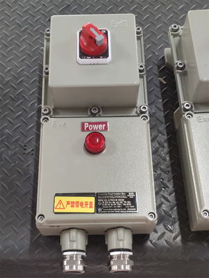 ATEX Explosiebestendige Isolatorbox IP66 Corrosiebestendige Aluminium voor de luchtvaart en ruimtevaart Voor wandmontage Ex D E Voor MARINE GAS Petrochemische omgeving