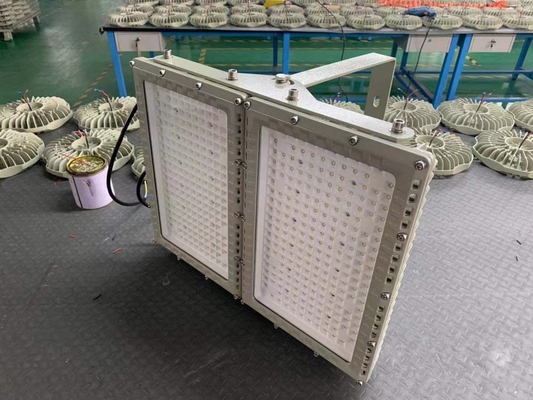 CREEs 50-240 Watt LED-overstromingslicht met 50 000 uur levensduur en aanpasbare kleur