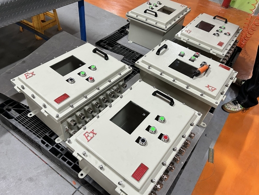 ATEX/IECEx gecertificeerd explosieveilig verdeelpaneel | 220V/380V Pompaansluiting, IP65-geclassificeerd