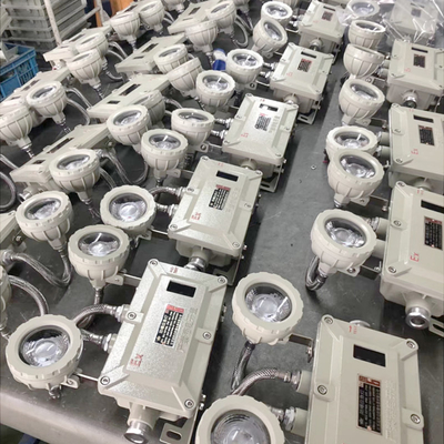 AC90-380V Spanning Explosiebestendige LED-overstromingslicht Aanpasbare opties en 150lm/w efficiëntie