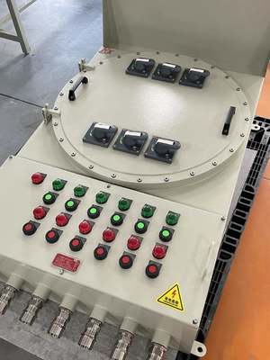 Explosiebestendige Beveilig uw installatie met vlamwerende besturingspanelen Eerste verdedigingslinie tegen brandgevaar