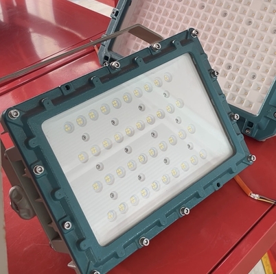 ATEX/IECEx Explosieveilige LED Schijnwerper – 50 W, 150 W & 200 W, IP66 Waterdicht voor Zone 1/2 & Zone 21/22 Gevaarlijke Gebieden