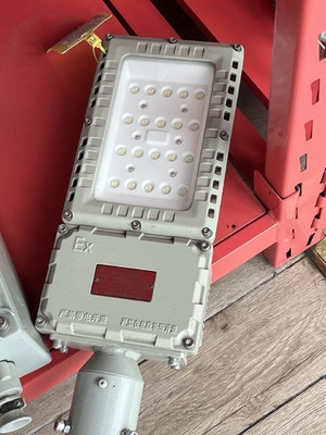 ATEX explosiebestendige overstroming straat licht Factory prijs 50w-250w Ip66 Outdoor voor olie en gas chemische verwerking