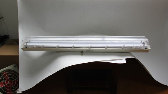 Voor gevaarlijke zones Olie & Gas Chemische fabrieken Mijnbouw Marine faciliteiten Explosieveilige lineaire LED-verlichting Industriële kwaliteit IP66 Verlichting Energiezuinig ontwerp vermindert Duurzaam 0.6/1.2m ATEX/IECEx/CNEX