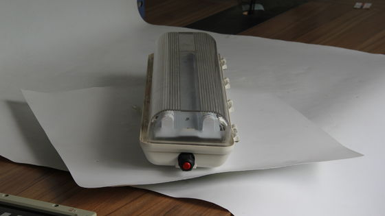 Duurzame 0,6 m/1,2 m ATEX/IECEx/CNEX explosieveilige lineaire LED-verlichting, industriële kwaliteit IP66 verlichting voor gevaarlijke omgevingen, olie- en gasinstallaties, chemische fabrieken, mijnbouw, maritieme faciliteiten. Energiezuinig ontwerp vermindert