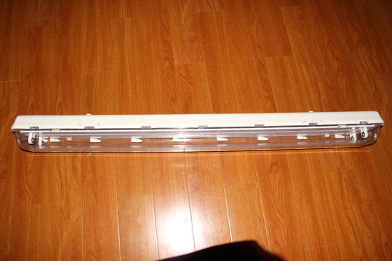 Duurzame 0,6 m/1,2 m ATEX/IECEx/CNEX explosieveilige lineaire LED-verlichting, industriële kwaliteit IP66 verlichting voor gevaarlijke omgevingen, olie- en gasinstallaties, chemische fabrieken, mijnbouw, maritieme faciliteiten. Energiezuinig ontwerp vermindert