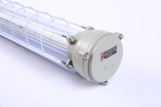 Explosieveilige lineaire LED-lamp IP66 hangende T5&T8 dubbele buisarmatuur voor industriële en chemische gevaarlijke gebieden