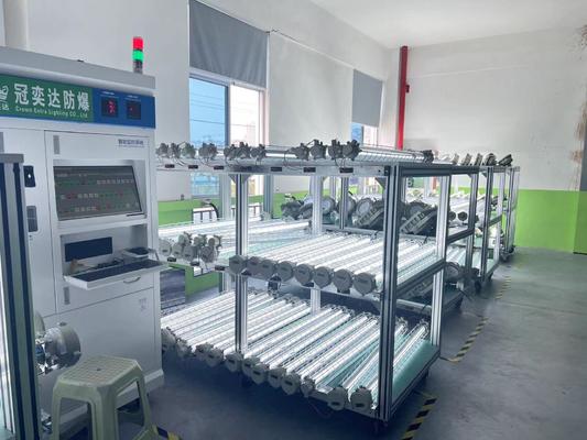 ATEX Explosieveilige LED Lineaire Lichtarmatuur 100lm/w IP66 Voor Vochtige Omgevingen Zone 21 en 22 Corrosiebestendig Ex Db Eb IIC T6 Gb, Ex Tb IIIC T80°C Db Duurzaam