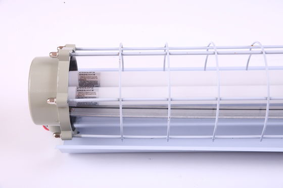ATEX Explosieveilige LED Lineaire Lichtarmatuur 100lm/w IP66 Voor Vochtige Omgevingen Zone 21 en 22 Corrosiebestendig Ex Db Eb IIC T6 Gb, Ex Tb IIIC T80°C Db Duurzaam