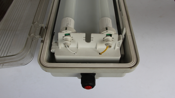 Duurzaam BYS-serie explosiebestendige lineaire lamp met drievoudig certificaat ¢ ATEX/IECEx/CNEX goedgekeurde LED-armature voor gevaarlijke gebieden, IP66-gegradeerd, 5-jarige garantie, aanpasbare wattage en grootte