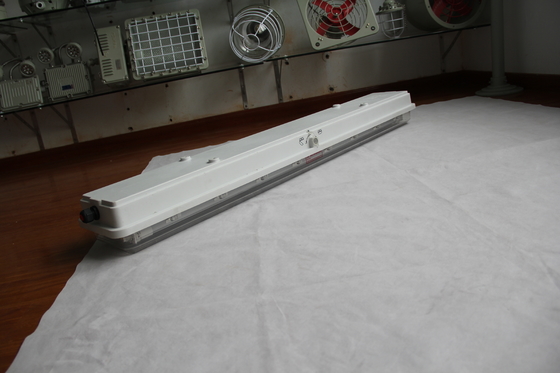 ATEX/IECEx/CNEX goedgekeurde LED-armature voor gevaarlijke gebieden, IP66-categorie, 5-jarige garantie, aanpasbaar wattage en grootte Duurzaam BYS-serie explosiebestendige lineaire lamp met drievoudige certificering