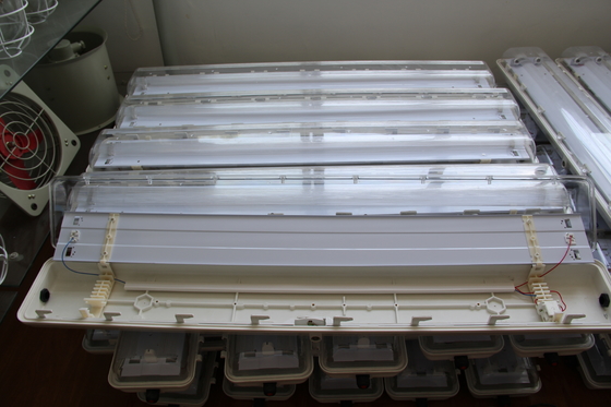 ATEX/IECEx/CNEX goedgekeurde LED-armature voor gevaarlijke gebieden, IP66-categorie, 5-jarige garantie, aanpasbaar wattage en grootte Duurzaam BYS-serie explosiebestendige lineaire lamp met drievoudige certificering