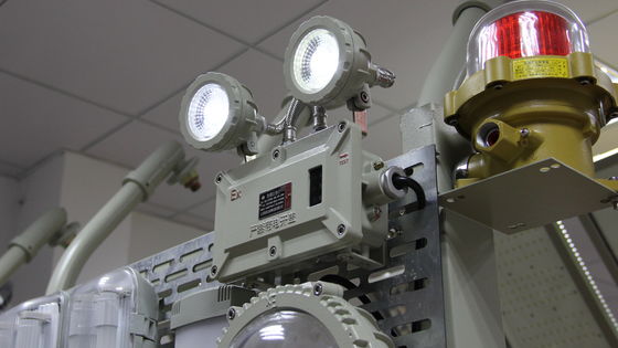 Industrieel vlamvast noodlicht dat de veiligheid in gevaarlijke omgevingen waarborgt