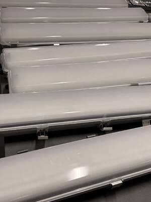 Lineaire verlichting voor gevaarlijke gebieden IP66 WF2 milieuclassificatie, Ex Tb IIIC T80°C Db Gecertificeerd strooklamp voor petrochemische industriële installaties