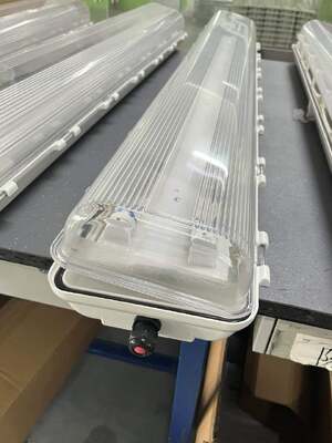 Vlamdichte Lineaire Armatuur IP66 WF2 Weerbestendigheidsstandaard, Ex Tb IIIC T80°C Db Gemarkeerde Verlichting voor Chemische Complexen
